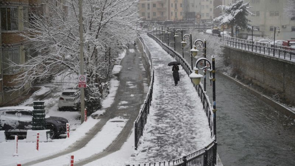 Türkiye’de olumsuz hava koşulları eğitime engel oldu: Birçok ilde okullar tatil edildi