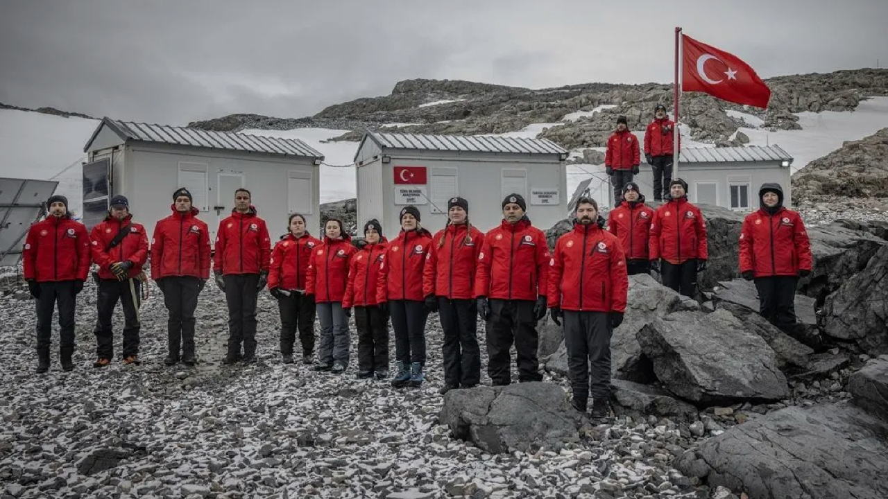 Antarktika’daki Türk bilim insanlarından uyarı: “Buzulların erimesi dünyanın dengesini bozacak”
