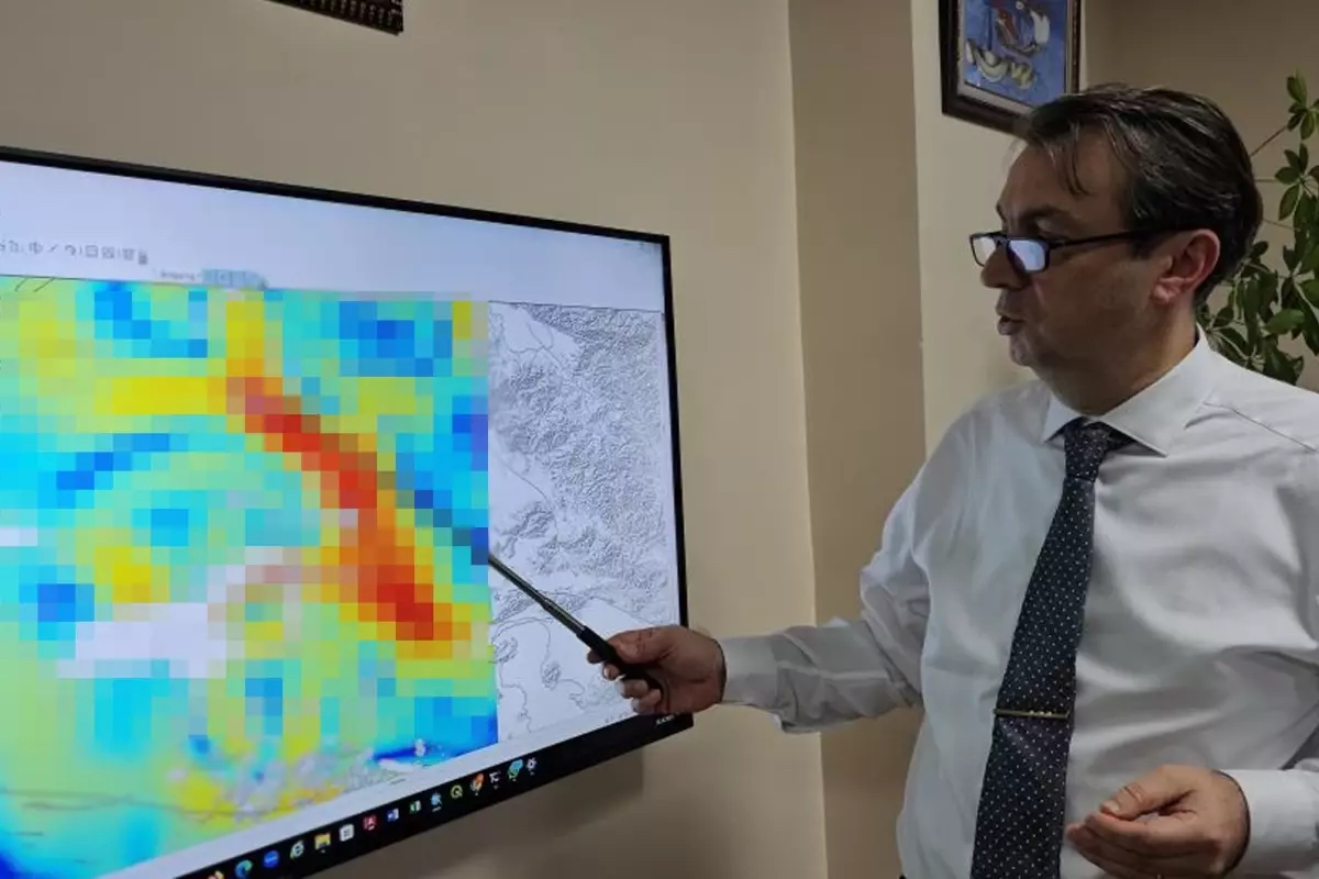 Prof. Dr. Hakan Kutoğlu uydu radar çalışmaları ile Van’ın doğusunda 250 km uzunluğunda homojen gerginliğe sahip bir fay sistemi tespit edildiğini söyledi. Uzman isim, bu sistemin 6 Şubat depremleri gibi yıkıcı bir sarsıntı üretebileceği uyarısında bulundu.