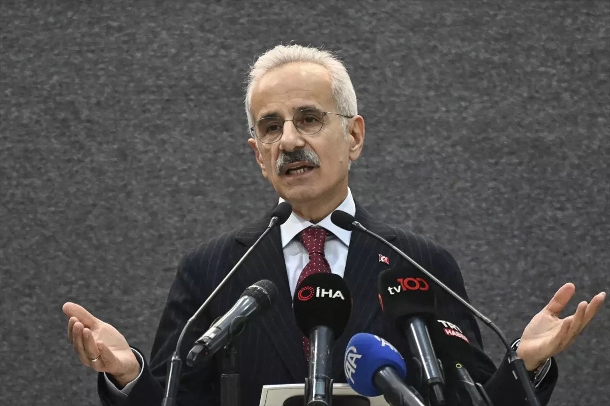 Ulaştırma ve Altyapı Bakanı Abdulkadir Uraloğlu, Haberleşme Sektörü Temsilcileriyle İftarda Bir Araya Geldi.