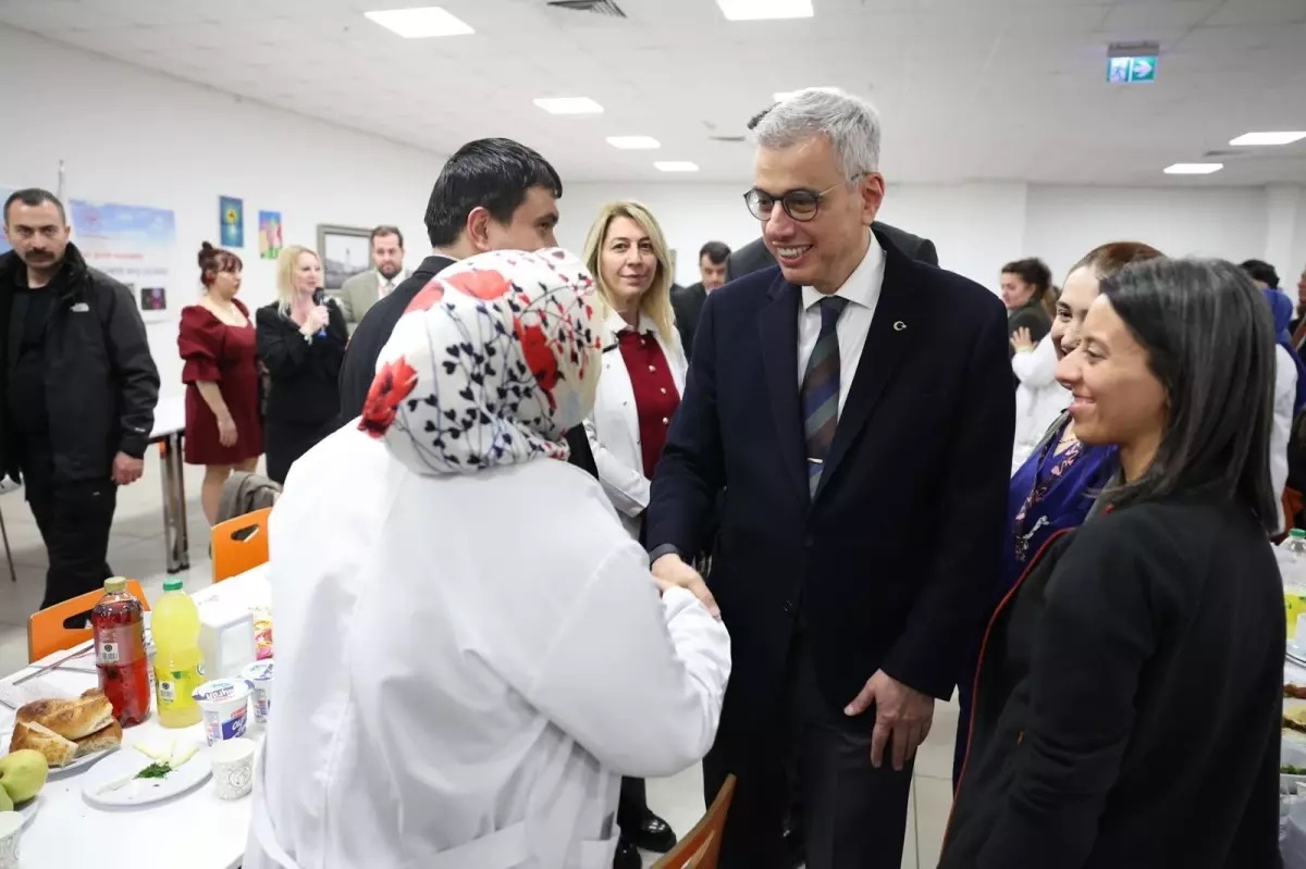 Sağlığımızı Korumak İçin Dengeli Beslenmeli Ve Düzenli Egzersiz Yapmalıyız.