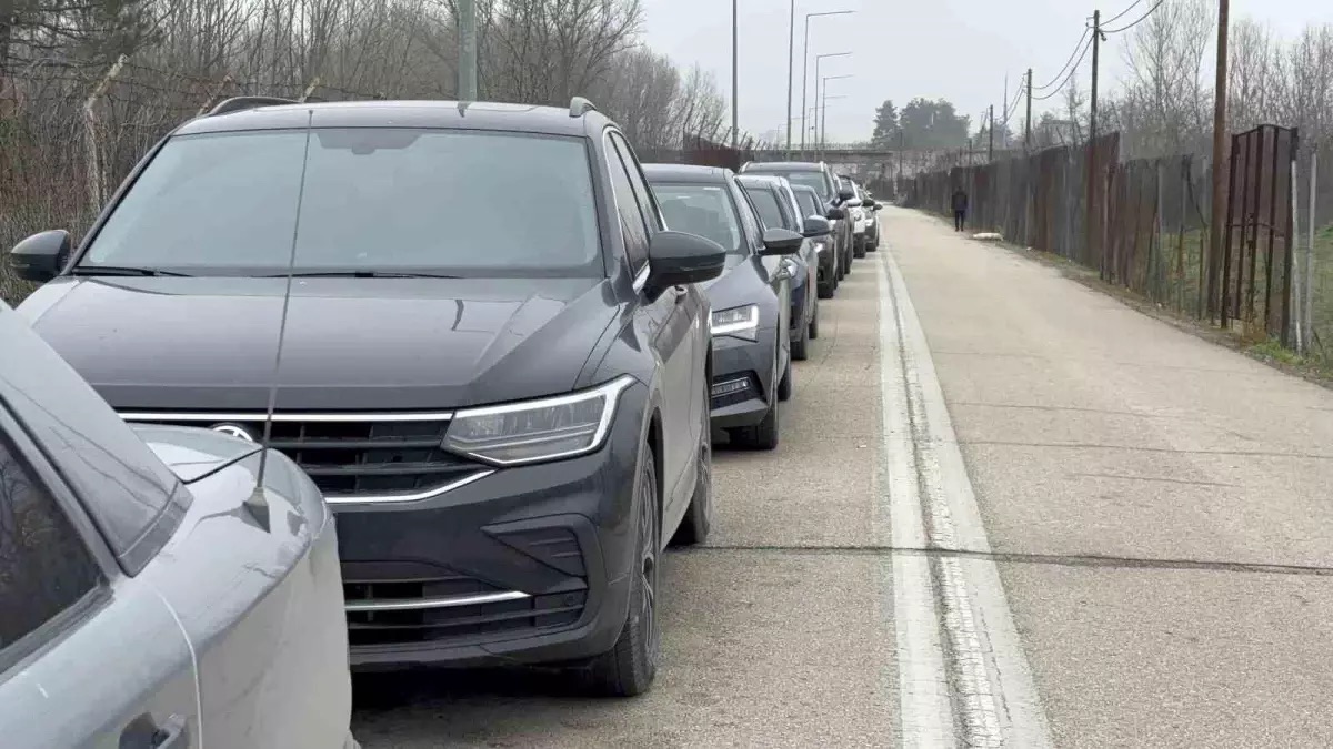 Kastanies Sınır Kapısı’nda Araç Yoğunluğu Yaşanıyor.
