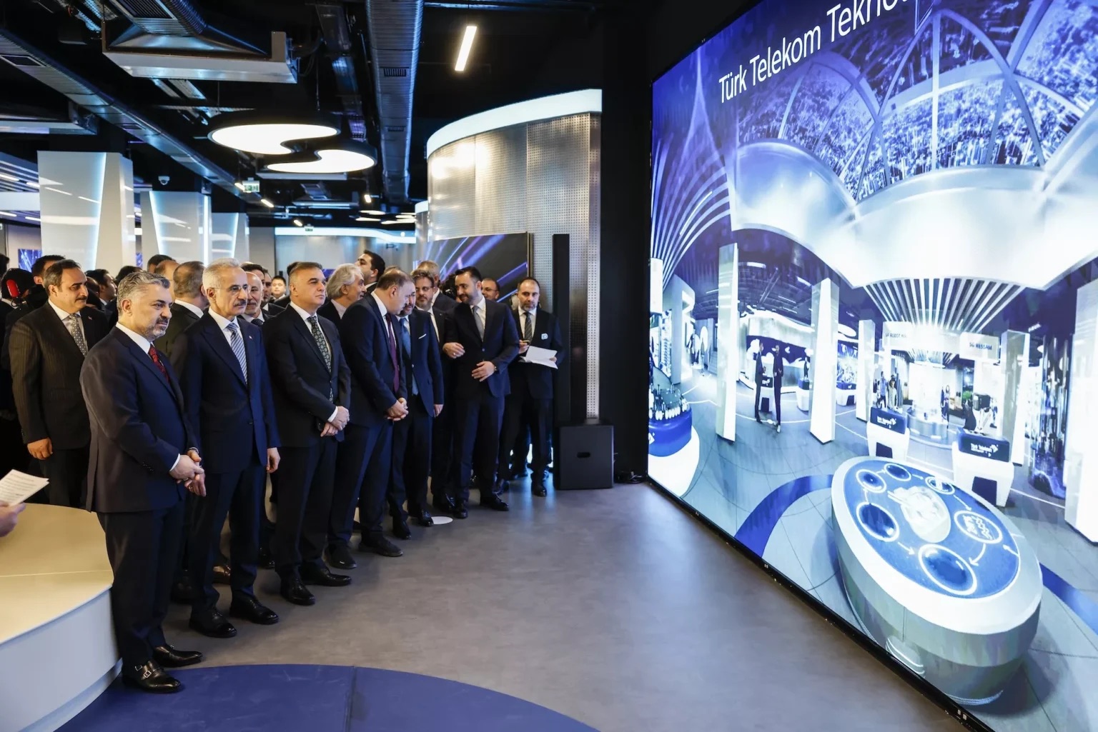 TÜRKİYE’NİN TEKNOLOJİ ÜSSÜ AÇILDI: TÜRK TELEKOM’DAN DİJİTAL İKİZ VE 5G GÖSTERİSİ!