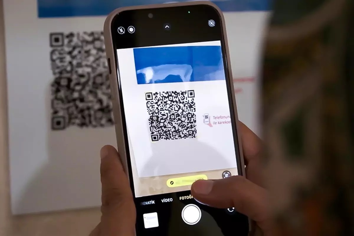 QR kod dolandırıcılığıyla telefonunuzu ele geçirip hesaplarınızı boşaltabilirler.