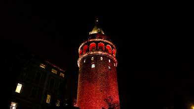 Galata Kulesi kırmızıya büründü: Multipl miyelomda yeni tedaviler umut veriyor