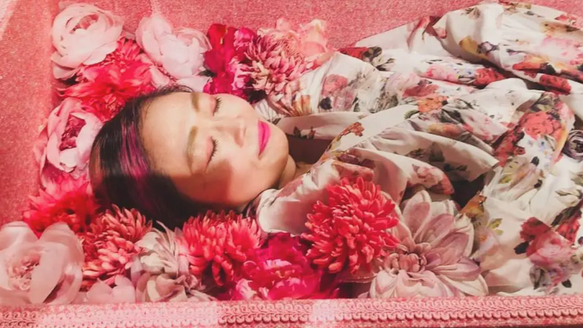 Japonya’da “Ölüm Meditasyonu” Akımı: Katılımcılar 30 Dakika Tabutta Kalıyor