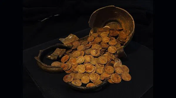 Rusya’da tarihi keşif: 409 altın sikkeden oluşan define bulundu