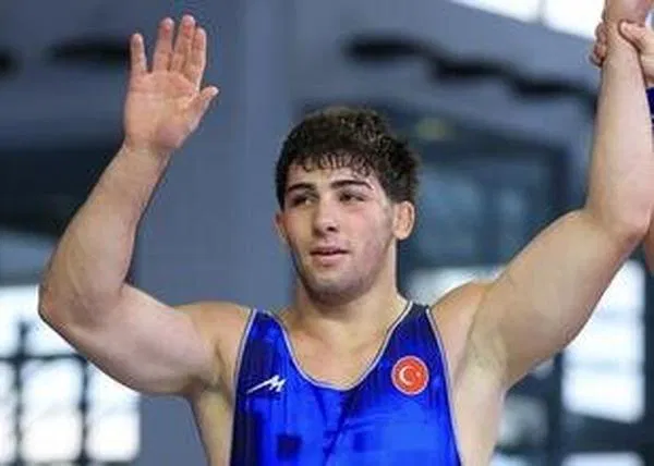 Milli güreşçiler Avrupa Şampiyonası’ndan 4 madalyayla döndü