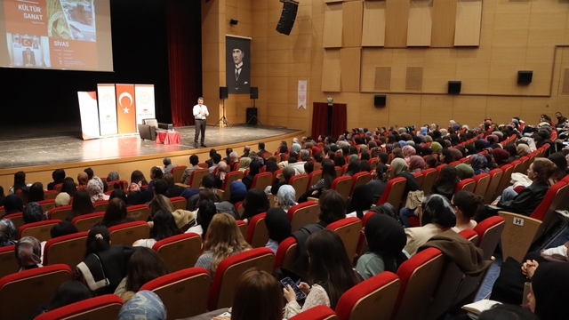 Mesleki Tecrübelerini Aday Öğretmenlerle Paylaştı Sivas İl Milli Eğitim Müdürü Fatih Erdoğan, Meslek Hayatı Boyunca Edindiği Tecrübeleri Aday Öğretmenlere Aktardı