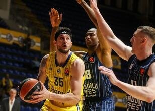 Anadolu Efes EuroLeague’de Dağıldı: Maccabi Tel Aviv Farklı Kazandı