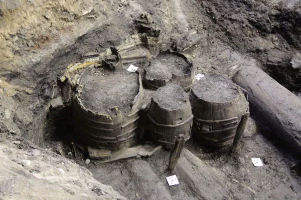 Norveç’te altyapı çalışmasında 400 yıllık meşe fıçıları ortaya çıkarıldı