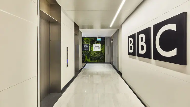 BBC’de Tasarruf Planı: 2 Bine Yakın Çalışanla Yollar Ayrılıyor