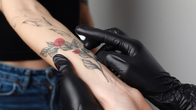 Dövmenin görünmeyen etkileri: Mürekkep bağışıklık sistemiyle etkileşime giriyor