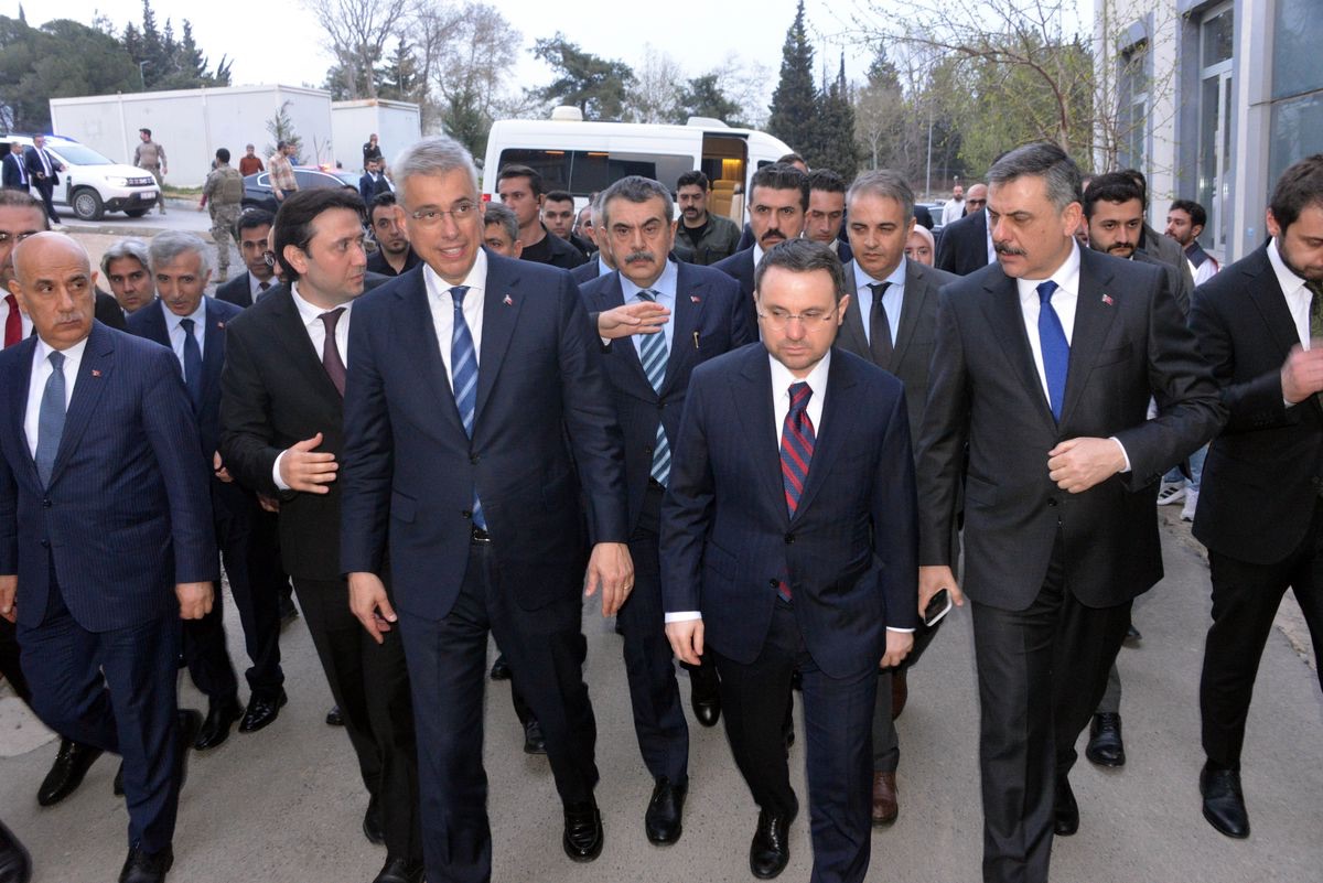 Bakanlar, Yaralı Öğrencileri Hastanede Ziyaret Etti.