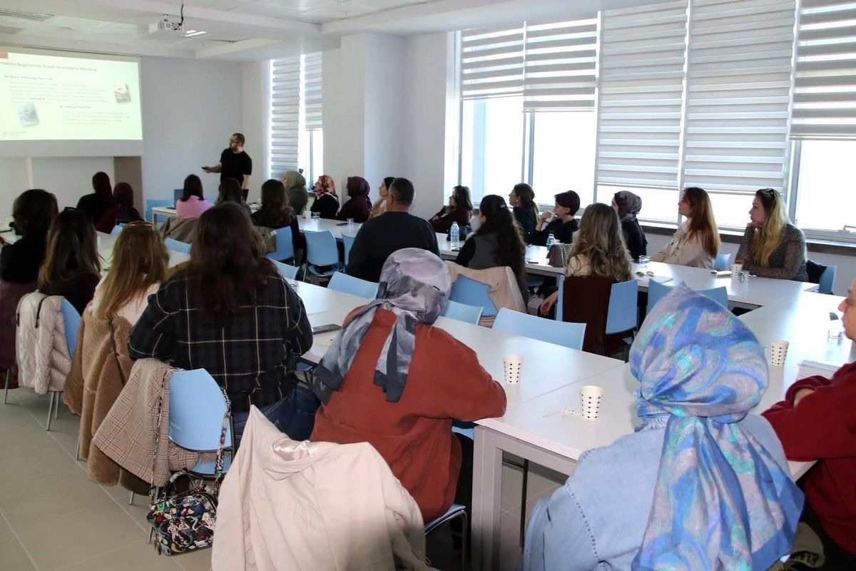 Sinop’ta aile hekimlerine yönelik eğitim programı düzenleniyor.