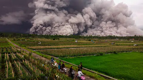 Semeru Yanardağı’nda Art Arda Patlamalar: Alarm Seviyesi Yükseltildi