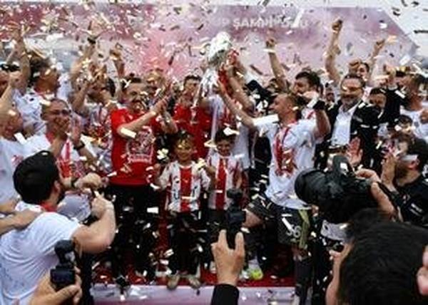 Batman Petrolspor şampiyonluk kupasına kavuştu: 1. Lig bileti resmileşti