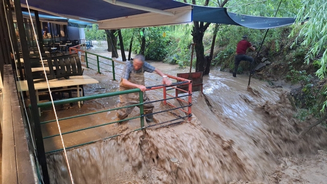 Sel Çağlayan’ı Vurdu, Turizm Beldesinde Hasar Oluştu