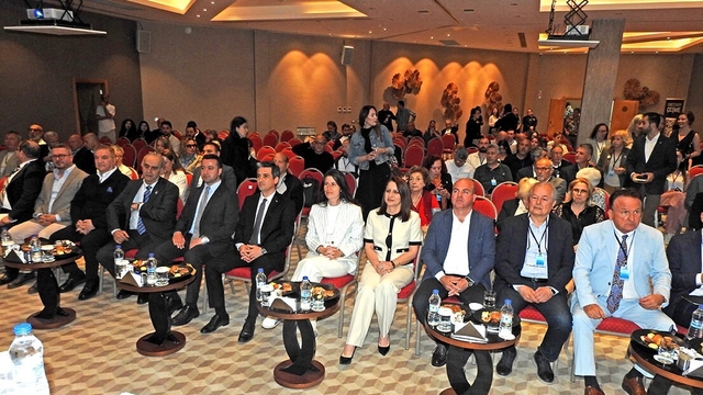 Sektör Temsilcileri “1. Çeşme Turizm Zirvesi”nde Buluştu