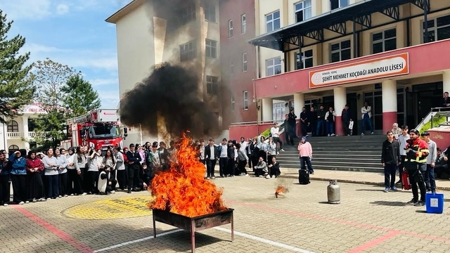 Bingöl’de 6 bin 100 kişiye yangın ve tahliye eğitimi