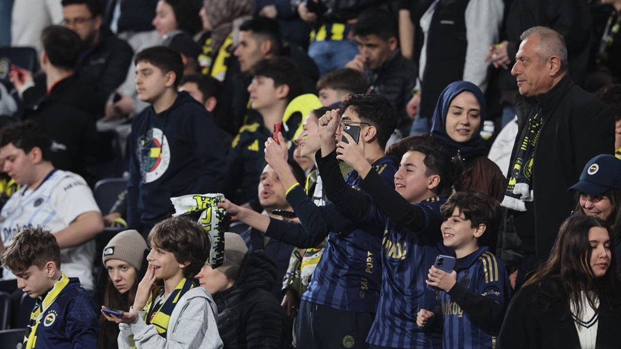 Kadıköy’de Bayram Havası! Fenerbahçe’den Kadınlara ve Çocuklara Hediye Bilet