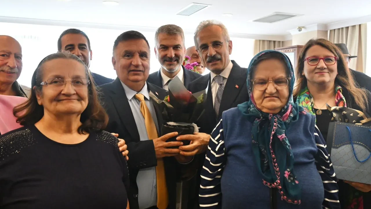 Bakan Uraloğlu’ndan Trabzon’da Bayram Mesajı: “Büyüklerimiz Baş Tacımızdır”