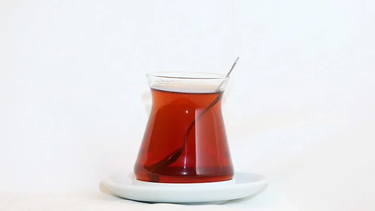Dünyanın En Çok Çay Tüketen Ülkesi Belli Oldu: Türkiye Zirvedeki Yerini Korudu