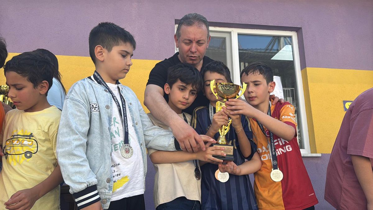 Eyüpsultan’da Satranç Heyecanı Sona Erdi: Genç Zihinler Şampiyonluk İçin Yarıştı