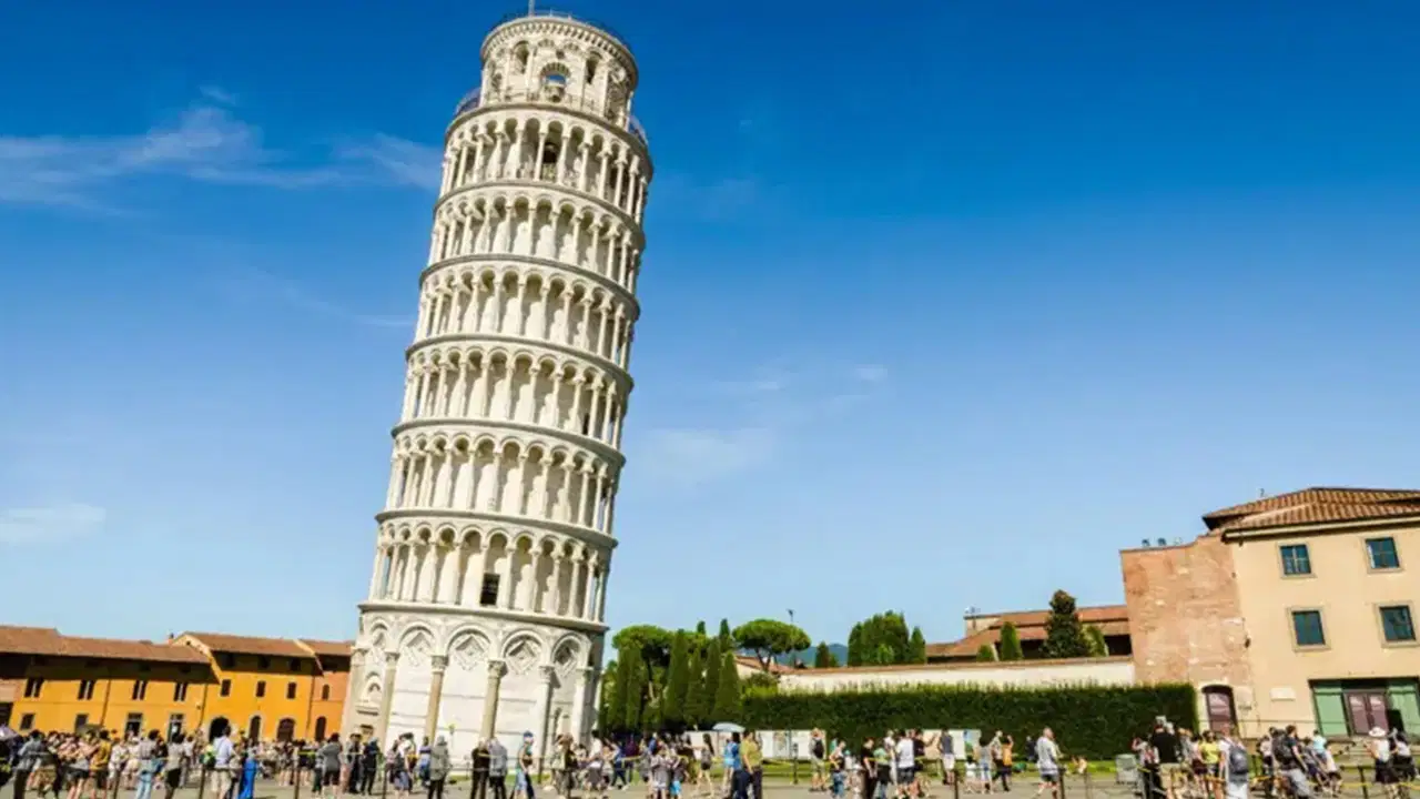 Yüzyıllardır eğiliyor ama yıkılmıyor: Pisa Kulesi’nin ayakta kalmasının sırrı ne?